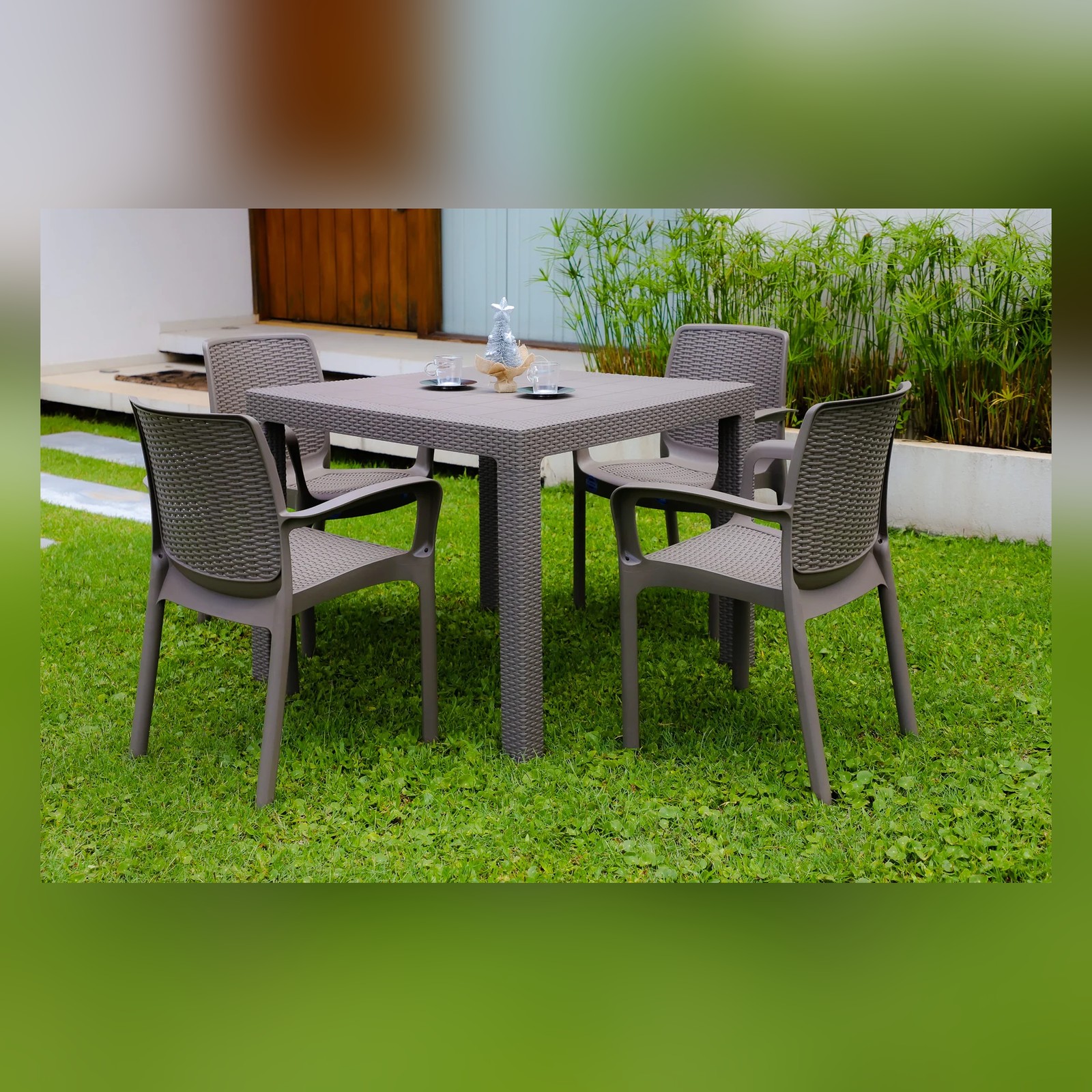 Combo mesa Fidji y 4 sillas Guinea capuchino